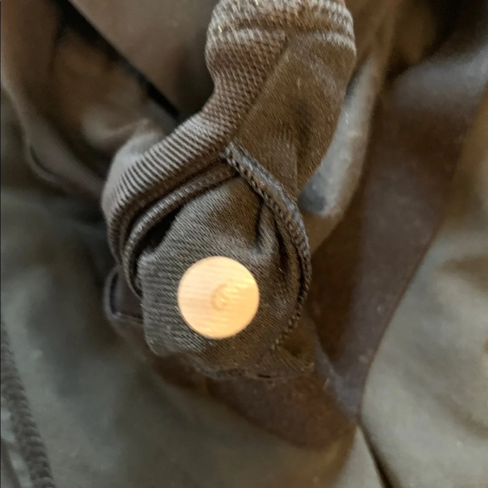 Lululemon top - Picture 7 of 8